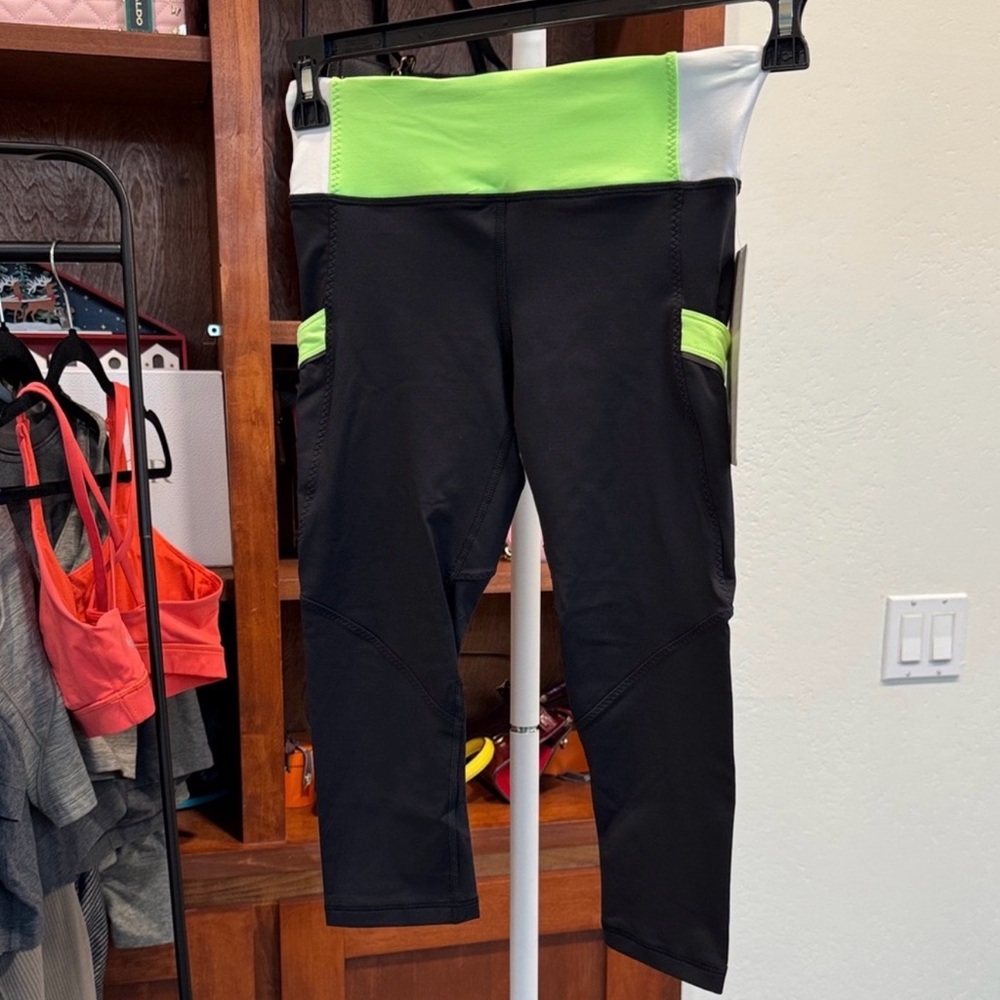 NWT Lululemon Run Mod moves cropped Leggings
